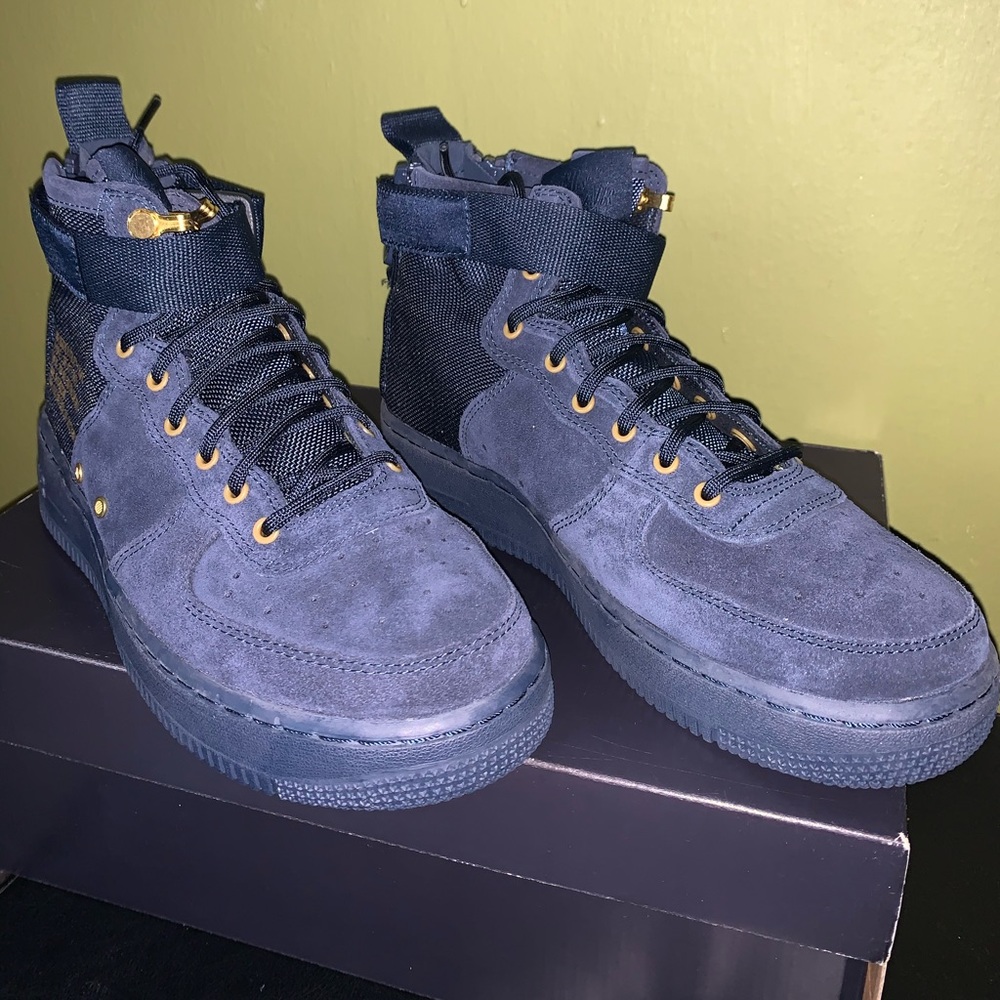 NIKE AIRFORCE1s